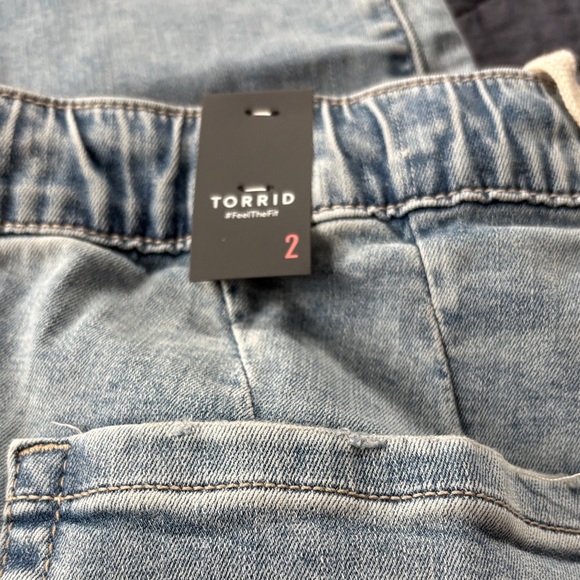 BNWT Torrid size 2 18/20 Crop Weekend Wide Leg supersoft mid rise jean. - Picture 5 of 6